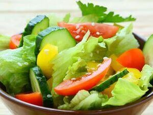 Овощной салат с соусом «Бальзамик»