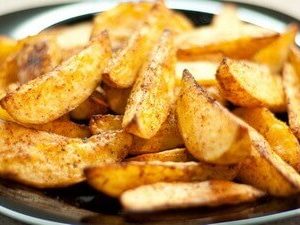 Запеченные дольки картофеля